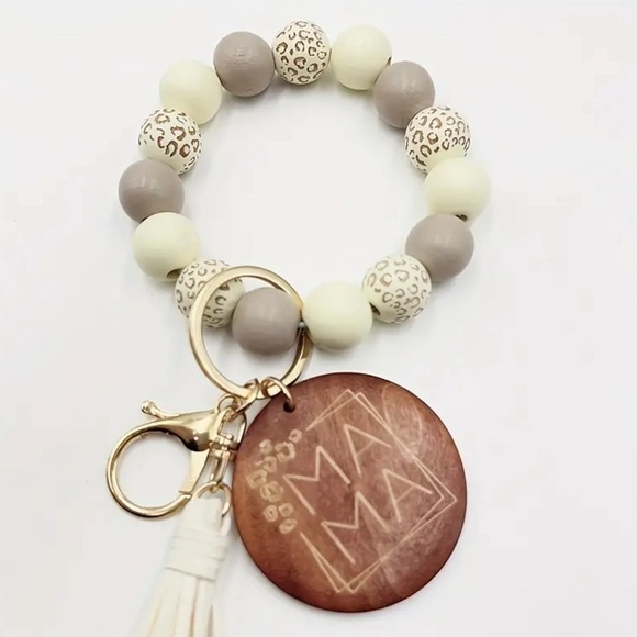 Wooden bead tassle mama keychain - Picture 3 of 4